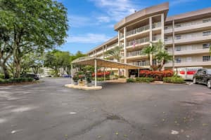 545 Oaks Ln 201, Pompano Beach, FL 33069 Sold 05/29/25