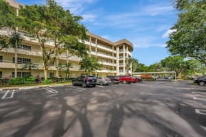545 Oaks Ln 201, Pompano Beach, FL 33069 Sold 05/29/25