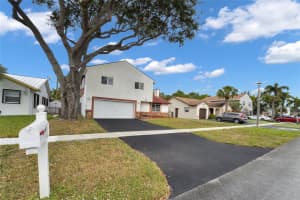 8301 SW 19th St, North Lauderdale, FL 33068 Sold 02/05/25
