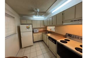 5250 Las Verdes Cir 224, Delray Beach, FL 33484 Sold 03/28/25