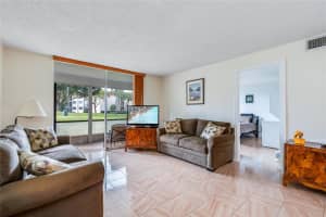811 S Hollybrook Dr 103, Pembroke Pines, FL 33025 Sold 04/14/25