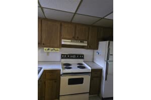 2800 Sunrise Lakes Dr 312, Sunrise, FL 33322 Sold 02/04/25