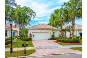 2555 Bay Pointe Dr, Weston, FL 33327 Sold 02/27/25