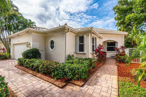 2555 Bay Pointe Dr, Weston, FL 33327 Sold 02/27/25