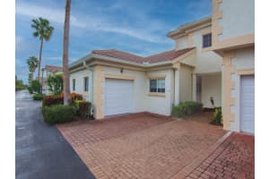 556 7th Sq 101, Vero Beach, FL 32962 Sold 07/01/25