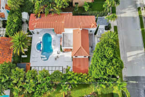 614 POINCIANA, Fort Lauderdale, FL 33301 - MLS#F10478070