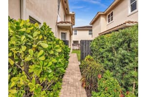 117 NW 11th St 117, Fort Lauderdale, FL 33311 Sold 04/23/25