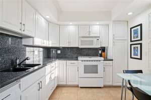 3900 Oaks Clubhouse Dr 310, Pompano Beach, FL 33069 Sold 05/28/25
