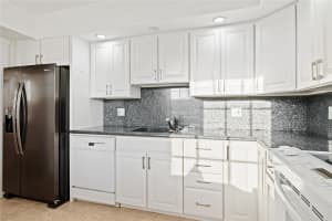3900 Oaks Clubhouse Dr 310, Pompano Beach, FL 33069 Sold 05/28/25