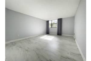 900 NE 195th St 312, Miami, FL 33179 Sold 03/06/25