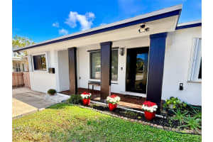 5240 NE 1st Ave, Oakland Park, FL 33334 Sold 03/14/25