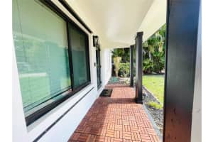 5240 NE 1st Ave, Oakland Park, FL 33334 Sold 03/14/25