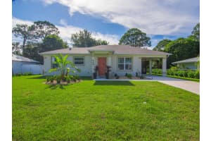 645 21st St SW, Vero Beach, FL 32962 Sold 05/14/25