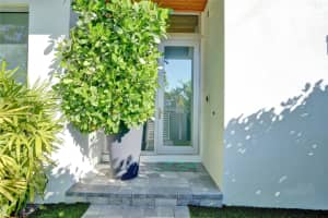 600 NE 8th Ave 1, Fort Lauderdale, FL 33304 Sold 02/24/25