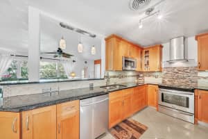 220 NW 34th St, Oakland Park, FL 33309 Sold 02/21/25