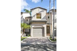 1900 Oceanwalk Ln 107, Lauderdale By The Sea, FL 33062 Sold 04/25/25