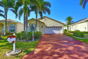 160 Woodlake Cir, Greenacres, FL 33463 Sold 04/29/25