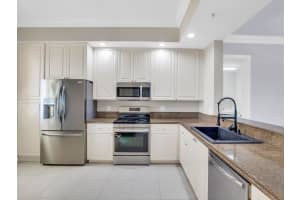 14 Harbour Isle Drive, Fort Pierce, FL 34949 - MLS#F10479437