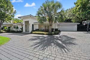 690 Calatrava Ave, Coral Gables, FL 33143 Sold 04/17/25