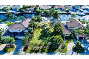 2496 SE 12th St, Pompano Beach, FL 33062 Sold 02/19/25