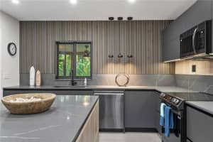 425 NE 25th St, Wilton Manors, FL 33305 - MLS#F10480020