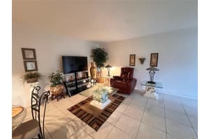 5300 Washington St i204, Hollywood, FL 33021 Sold 05/12/25