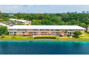 900 SW 10th Ter S-7, Hallandale Beach, FL 33009 Sold 04/03/25