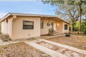 265 NE 44th Ct, Deerfield Beach, FL 33064 Sold 03/28/25