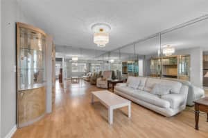 920 SW 10th Ter 12R, Hallandale Beach, FL 33009 Sold 04/04/25