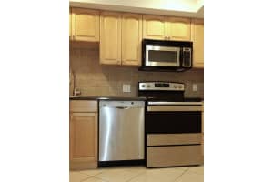 2751 N Palm Aire Dr 105, Pompano Beach, FL 33069 Sold 06/20/25