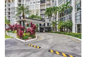 800 Parkview Drive, Hallandale Beach, FL 33009 - MLS#F10481706