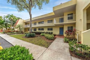400 Oaks Ln 216, Pompano Beach, FL 33069 Sold 06/30/25