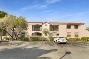11890 NW 11th St 11890, Pembroke Pines, FL 33026 - MLS#F10482318