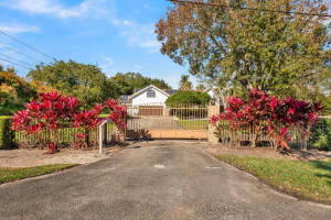 15721 SW 53rd Ct, Southwest Ranches, FL 33331 Sold 04/16/25