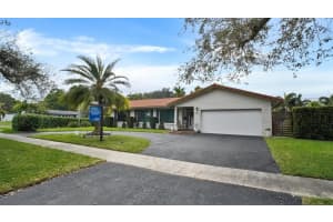 661 SW 59th Ave, Plantation, FL 33317 Sold 07/11/25