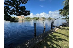 1325 Middle River Dr, Fort Lauderdale