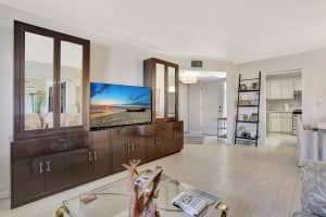 3725 Cocoplum Cir 3551, Coconut Creek, FL 33063 Sold 04/18/25