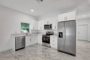 436 13TH PLACE SW, Vero Beach, FL 32962 Sold 03/21/25