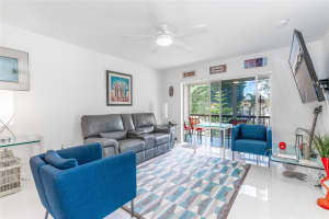 811 S Hollybrook Dr 301, Pembroke Pines, FL 33025 - MLS#F10482832