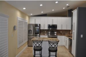 4061 SW 71st Ter, Davie, FL 33314 Sold 08/07/25