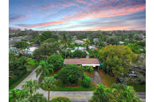 300 NW 28th St, Wilton Manors, FL 33311 Sold 04/25/25