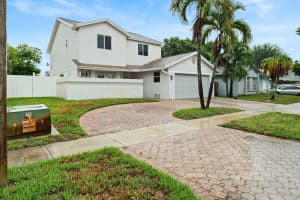 9951 SW 9th Ct, Pembroke Pines, FL 33025 Sold 04/18/25