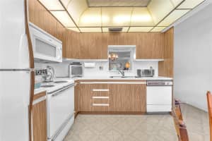 2101 Lucaya Bnd E1, Coconut Creek, FL 33066 Sold 11/10/25