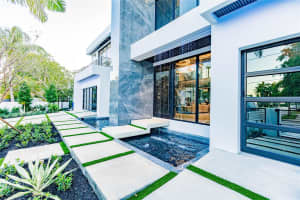 725 SE POINCIANA DR, Fort Lauderdale, FL 33301 Sold 01/31/25