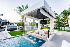 725 SE POINCIANA DR, Fort Lauderdale, FL 33301 Sold 01/31/25