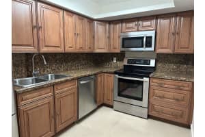 900 Saint Charles Pl 222, Pembroke Pines, FL 33026 Sold 07/10/25