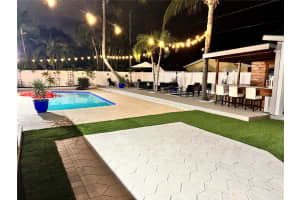 512 SE 6th Ave, Deerfield Beach, FL 33441 Sold 05/06/25