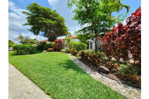 10100 SW 3rd St, Plantation, FL 33324 Sold 05/23/25