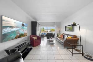 460 Paradise Isle Blvd 109, Hallandale Beach, FL 33009 Sold 06/12/25