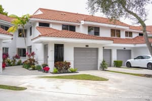 977 NW 93rd Ave, Plantation, FL 33324 Sold 05/20/25